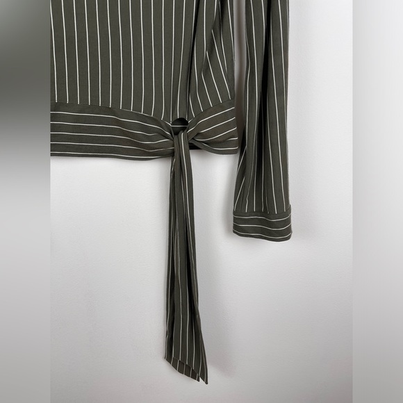 Everly Round Neck Boxy Long Sleeve Top Women’s size M Olive Green/White Striped - Picture 3 of 8